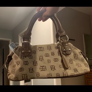 Vintage Beige Tommy Hifiger hand bag.